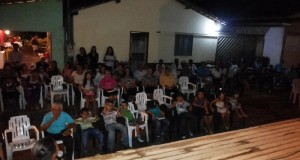 ARAGUATINS: A AD CIADSETA promoveu cruzada evangelística e culto em Ação de Graças na noite neste sábado em frente a casa da irmã Regina